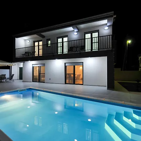 Ledinko Villa *