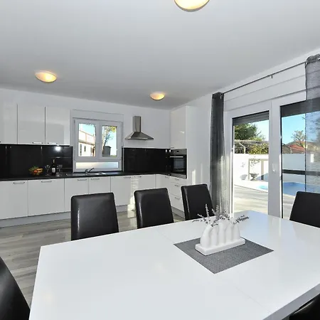 Ledinko Villa Privlaka (Zadar)